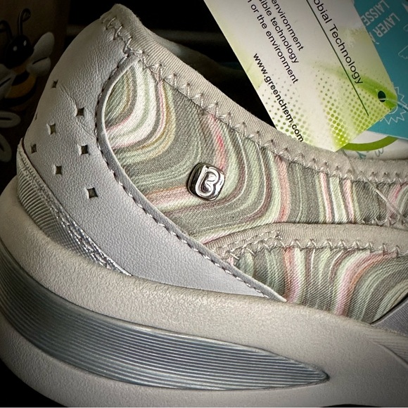 NWT Bzees Abstract Frill Loafer Flat Gray Slip On Breathable Strap Size 9W - Picture 5 of 13